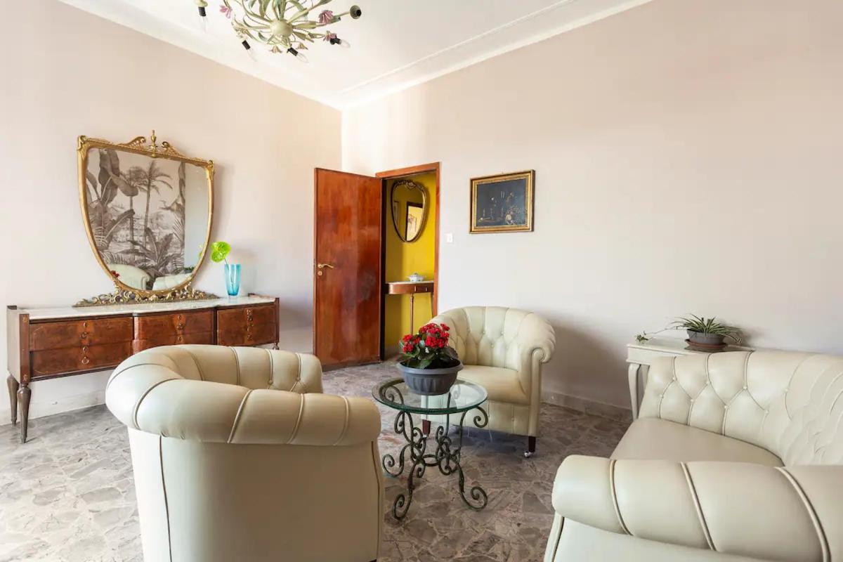 Top Floor Apartment Near Historic Fortino Catánia Buitenkant foto